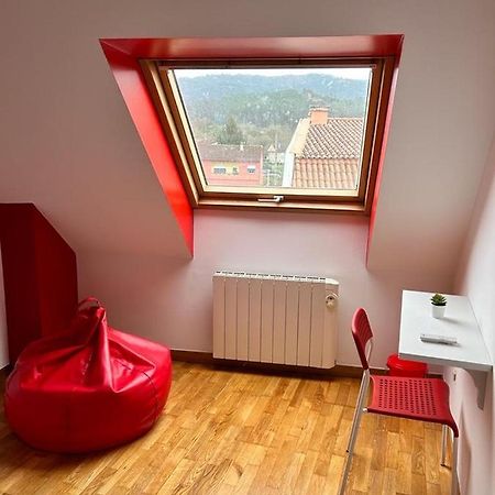 Acogedor Apartamento Atico En El Centro De O Porrino Bagian luar foto