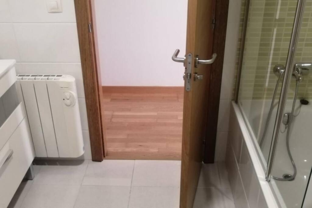 Acogedor Apartamento Atico En El Centro De O Porrino Bagian luar foto